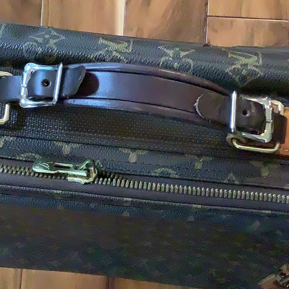 Louis Vuitton Luggage - Picture 3 of 6